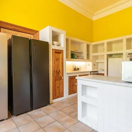Montebello House Апартаменты