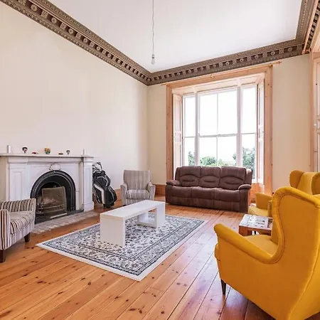 Апартаменты Montebello House *
