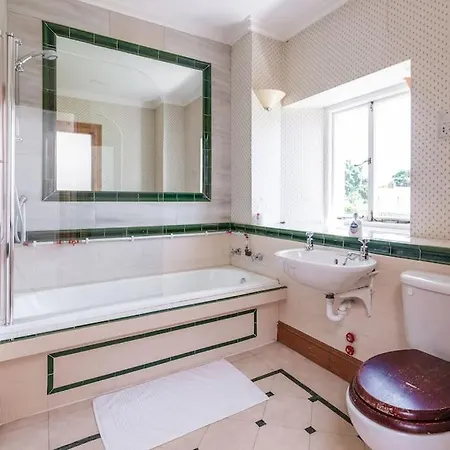 Апартаменты Montebello House