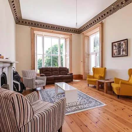 Montebello House Apartment
